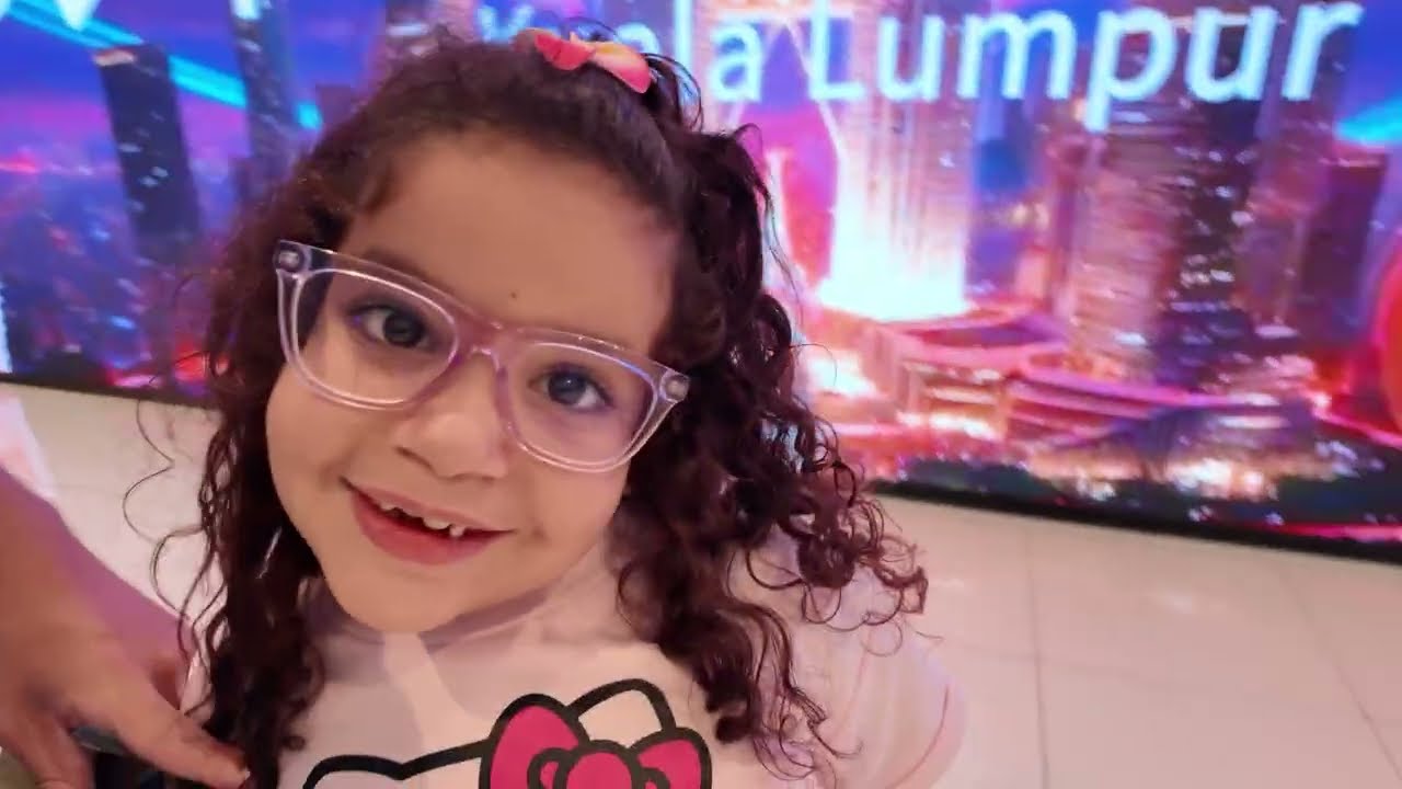 ￼ un fantôme est sorti par la télé 📺 mon frère m’a ramené dans un endroit bizarre 