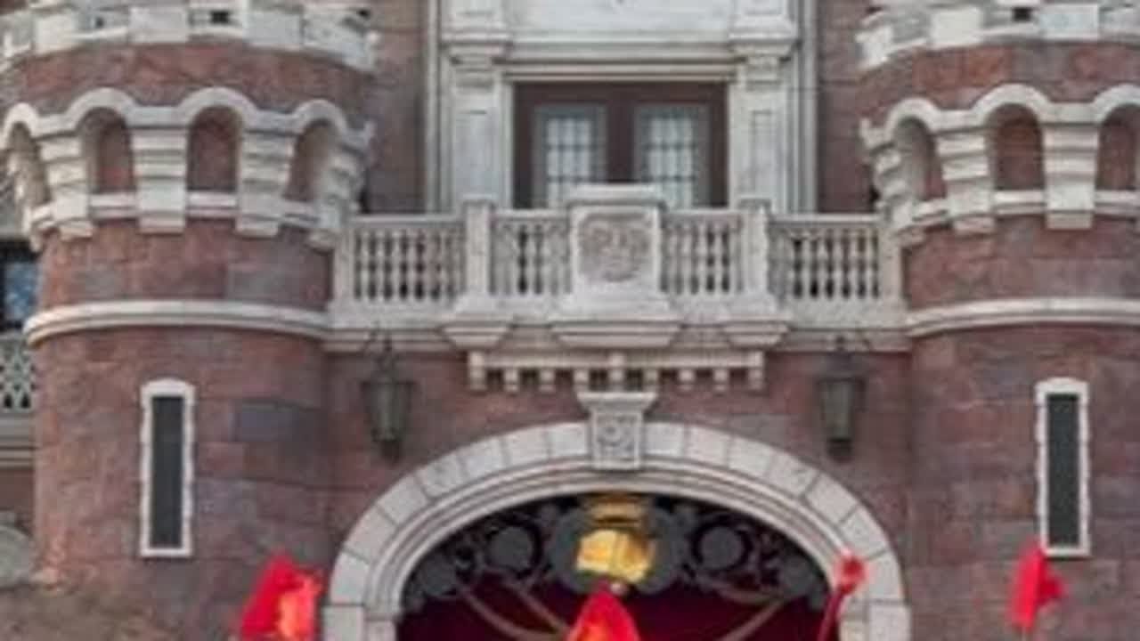 九年的欢乐陪伴要结束了，不说再见，这是属于我们的金色童话。 