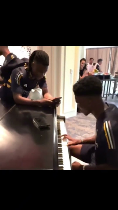 Astro do Real Madrid, Tchouameni mostra talento com piano - ESPN Video