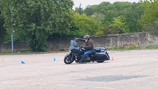 Apprendre la Maniabilité à Moto: nos stagiaires à l'œuvre (1200RT, CBR650f, Street Glide, GSXR1000)