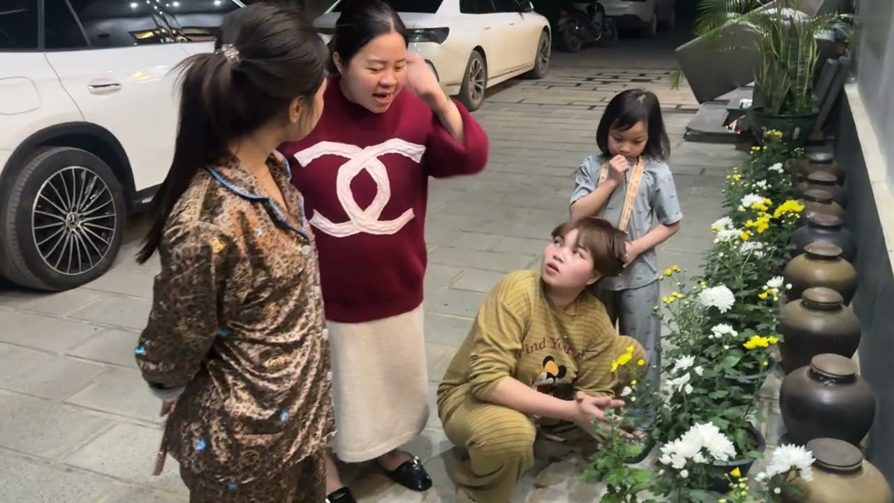 Chị Sen Xin Hoa Nhà Cường Ánh Về Chơi Tết Cho Tiết Kiệm