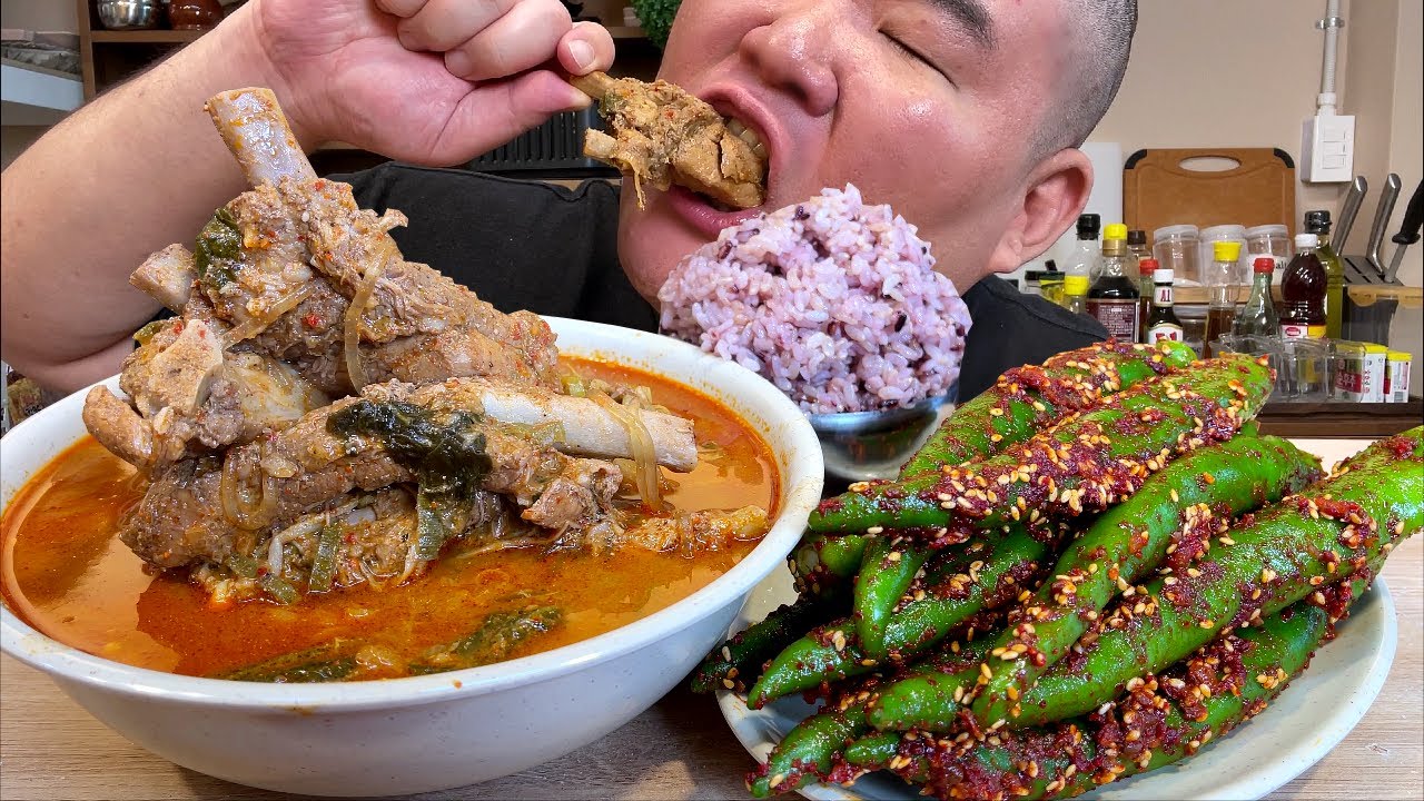 갈비뼈국+양념고추+고봉밥 이열치열 먹방 입니다 MUKBANG