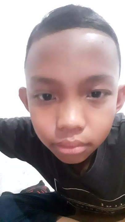 aku kejedot kepala aku ke tembok pas suara yang kedua aku pegang kepala kan nah itu aku kejedot