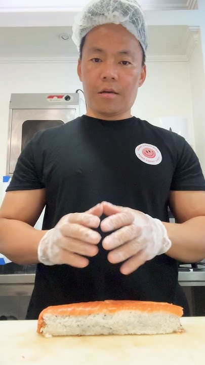 how-to-cut-sushi-rolls-for-beginners-sushi-cutting-skills-begginer