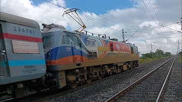 79th Independence Day Livery 37462 Erode WAP-7 with 11301 Mumbai CSMT - KSR Bengaluru Udyan Express