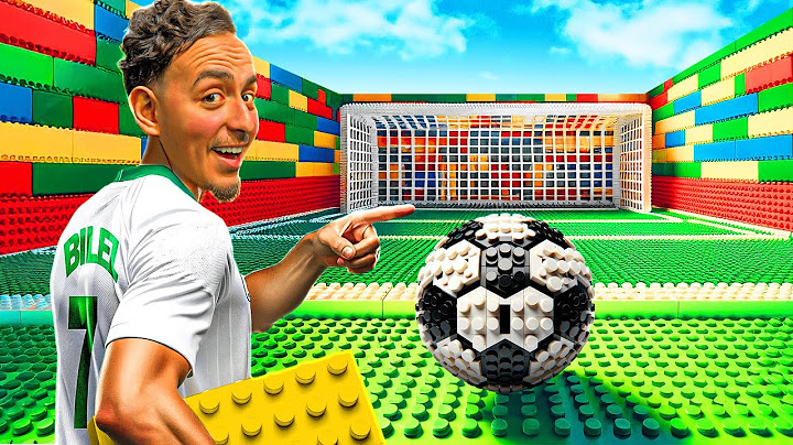 J'AI CONSTRUIT un TERRAIN de FOOT en LEGO GEANT !
