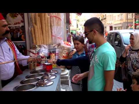 Видео: Лучший продавец мороженого из Турции
