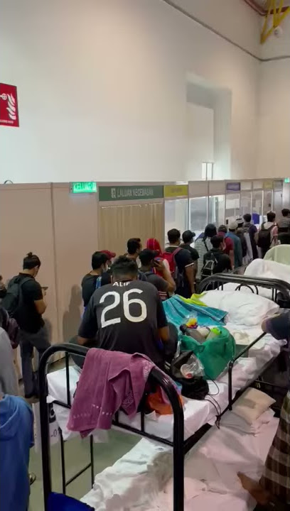 Situasi di dewan Maeps Serdang, punya la sesak sekarang ni. Harap kita kat luar ni tetap patuh SOP