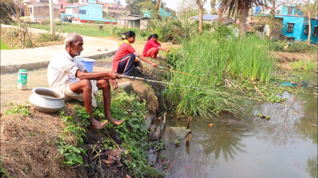 Fishing Video || Grandfather teaching his two beautiful daughters how to fishing in the pond