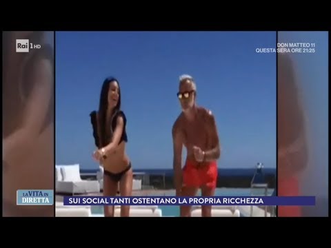 Video: La Donna Russa Ha Mostrato La Differenza Tra I Veri Volti Delle Star E I Loro Selfie Sui Social Network