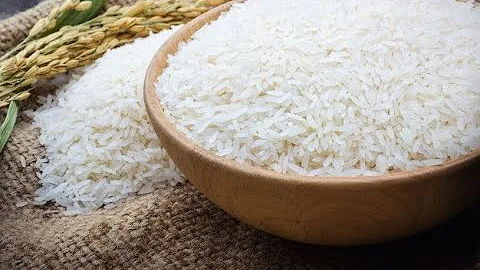 É normal comer arroz cru?