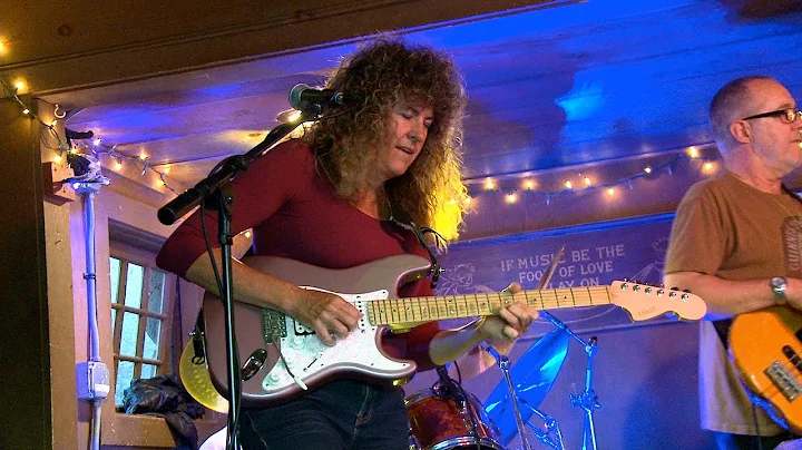 Teresa Russell & Cocobilly - Gold Dust Woman | Fle...
