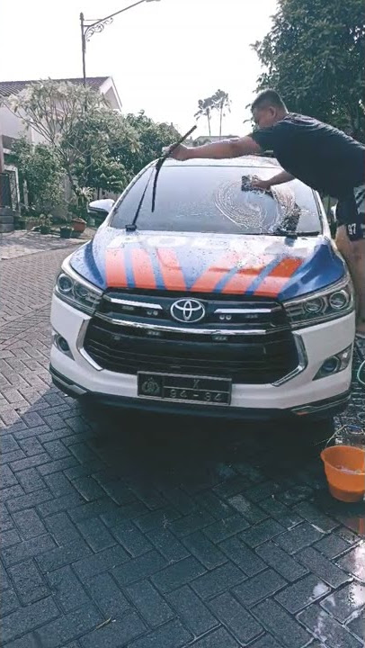Cuci mobil patwal #polisiindonesia #satlantas #story #storywa #strobo #whelen