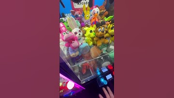 Why FOXY!!!! 😡#shorts #clawmachine #arcade #fnaf #fivenightsatfreddys