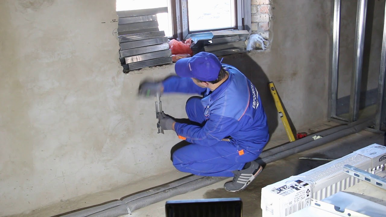 Монтаж подготовленного стального панельного радиатора - YouTube