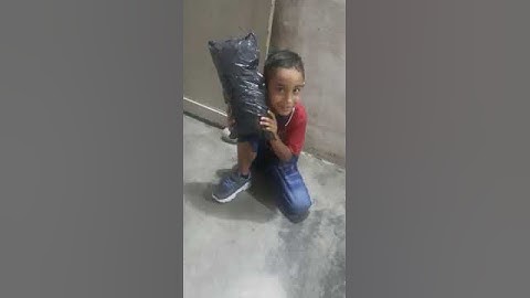 Santa le trae Carbón cómo regalo