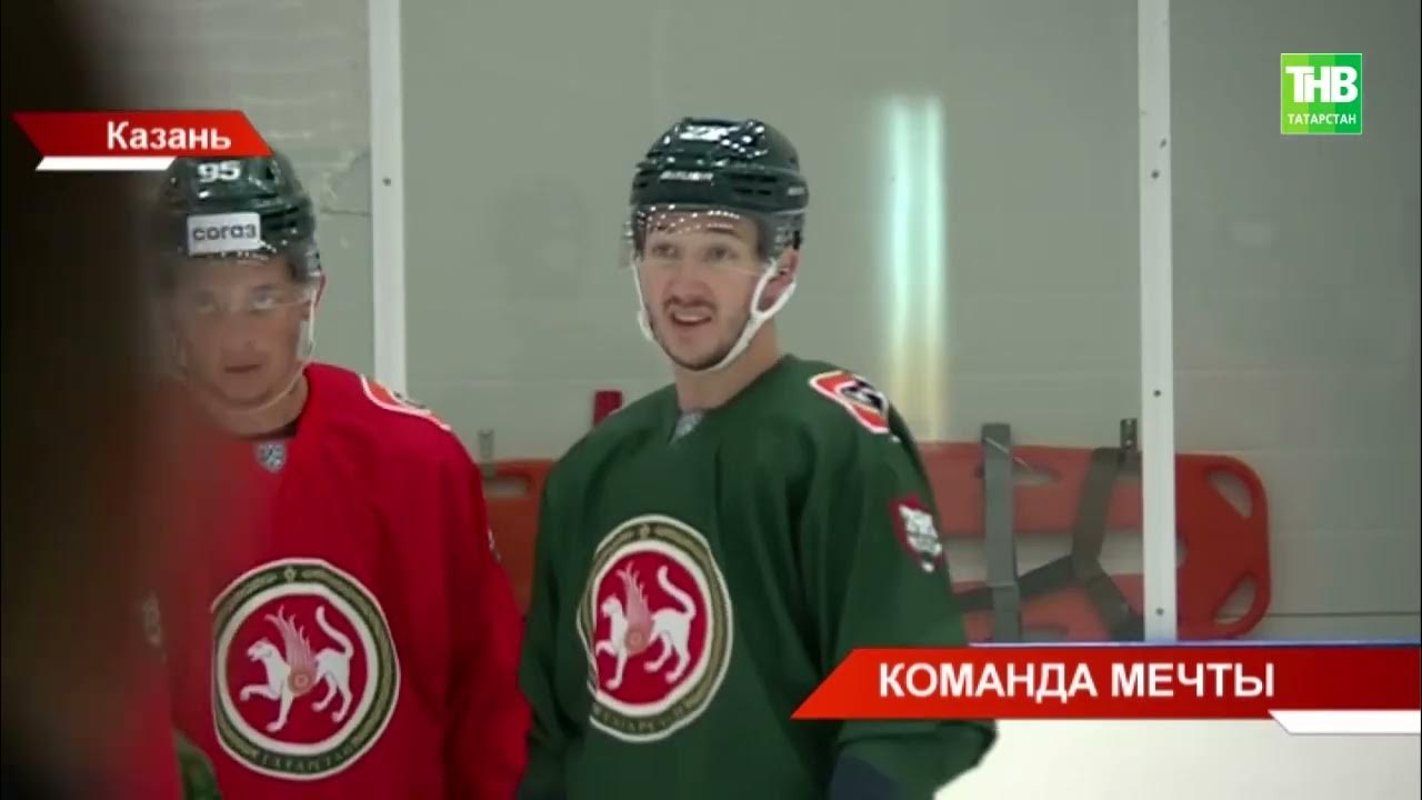 Рустам Миниханов в хоккейной форме