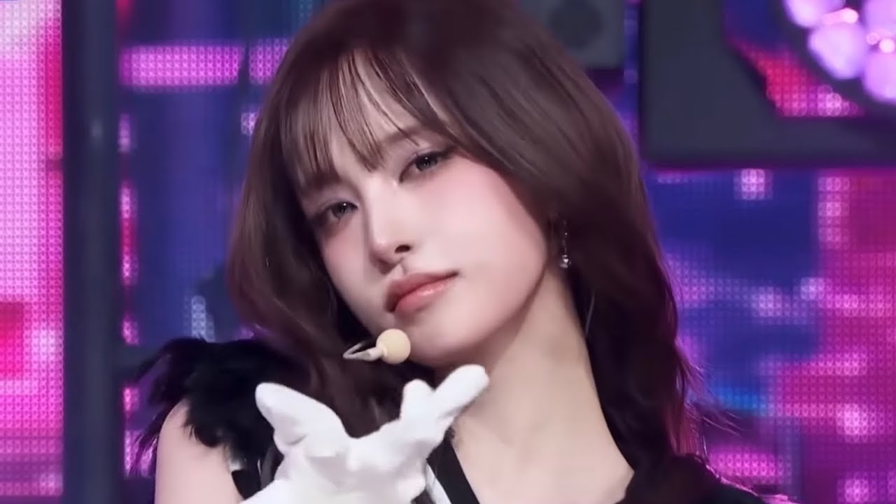 IVE (아이브) - ‘BLACKHOLE’ (교차편집 Stage Mix)