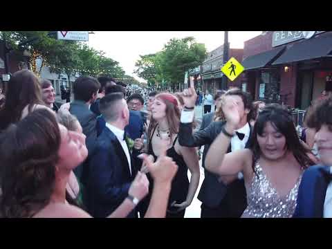 Patchogue, N.Y., hosts senior prom on its Main Street