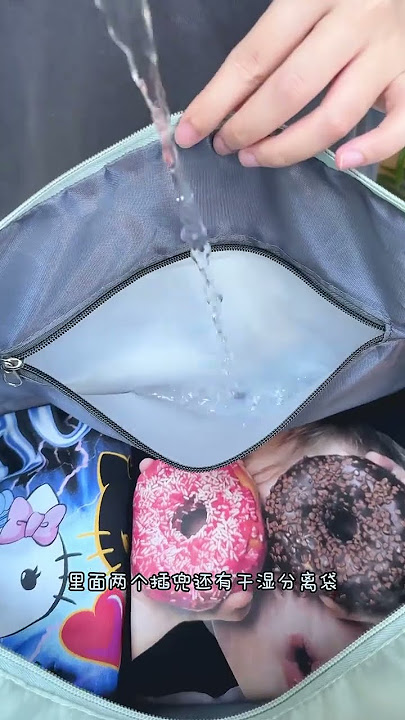 This bag is really versatile. It’s also perfect for traveling with a baby. Travel bag. A must-ha