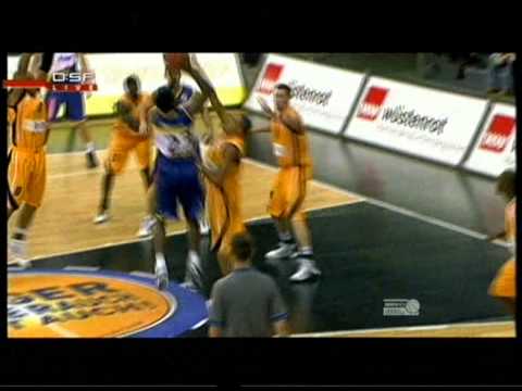 Domonic Jones mit Fastbreak / EnBW Ludwigsburg / BBL