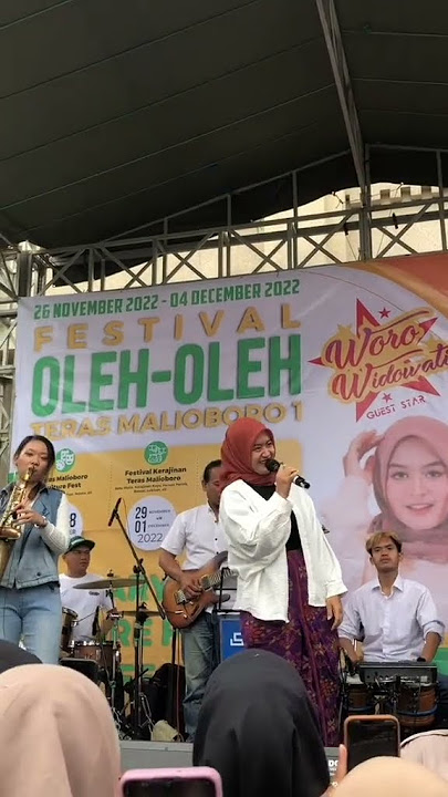 WORO WIDOWATI nyanyi hampir nangis