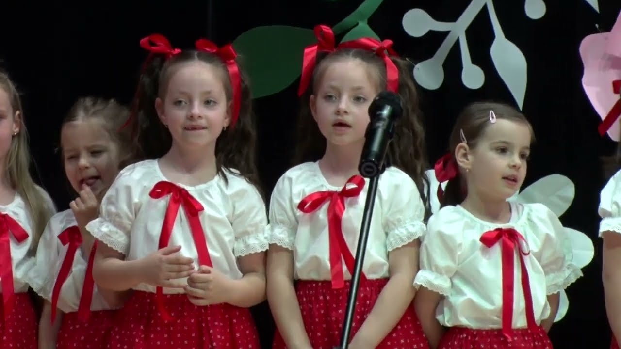 Deň matiek - Dechtice 2024 - vystúpenie škôlkárov