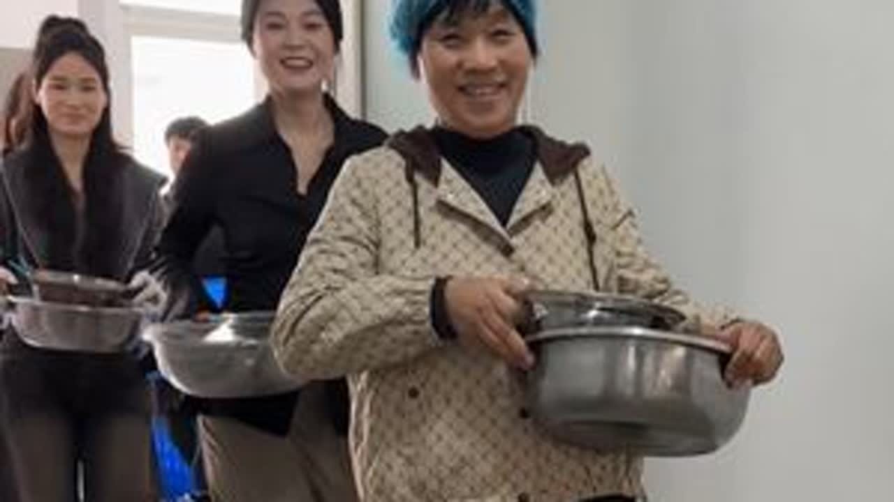 我是真的没想到摆摊能这么受欢迎🥰证明香香·手工辣条味道真的很不错！欢迎大家品尝噢😘#日常生活 #努力成为更好的自己 #手工辣条