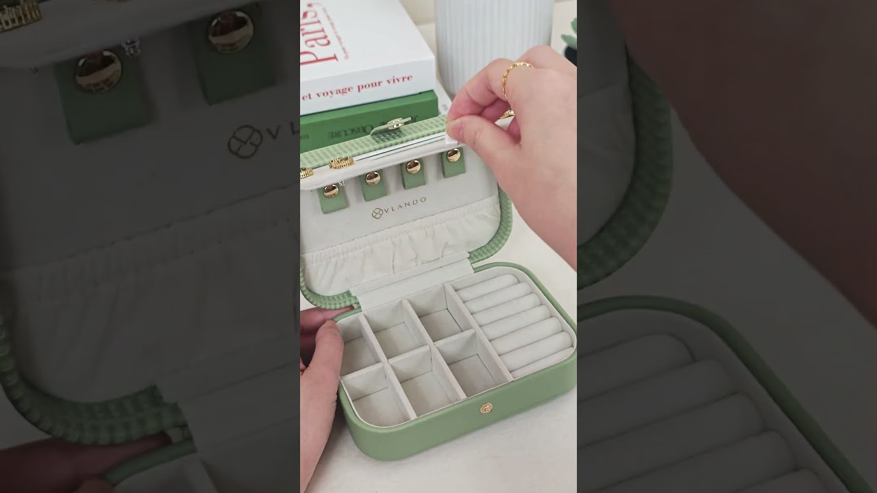 POV: I finally found the perfect jewelry case for travel! 