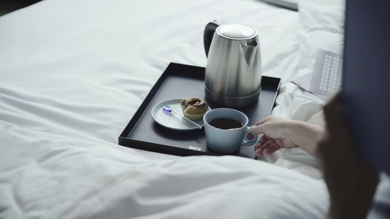 MOOR Sophia welcome tray & Julia kettle