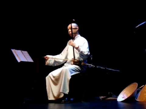 GUO GAN, a refined musician of Chinese ER HU, interpreted a series of Chinese tunes on the 2 stringed fiddle ER HU. Concert at MusÃ©e Guimet, Paris Friday 06 March 2009