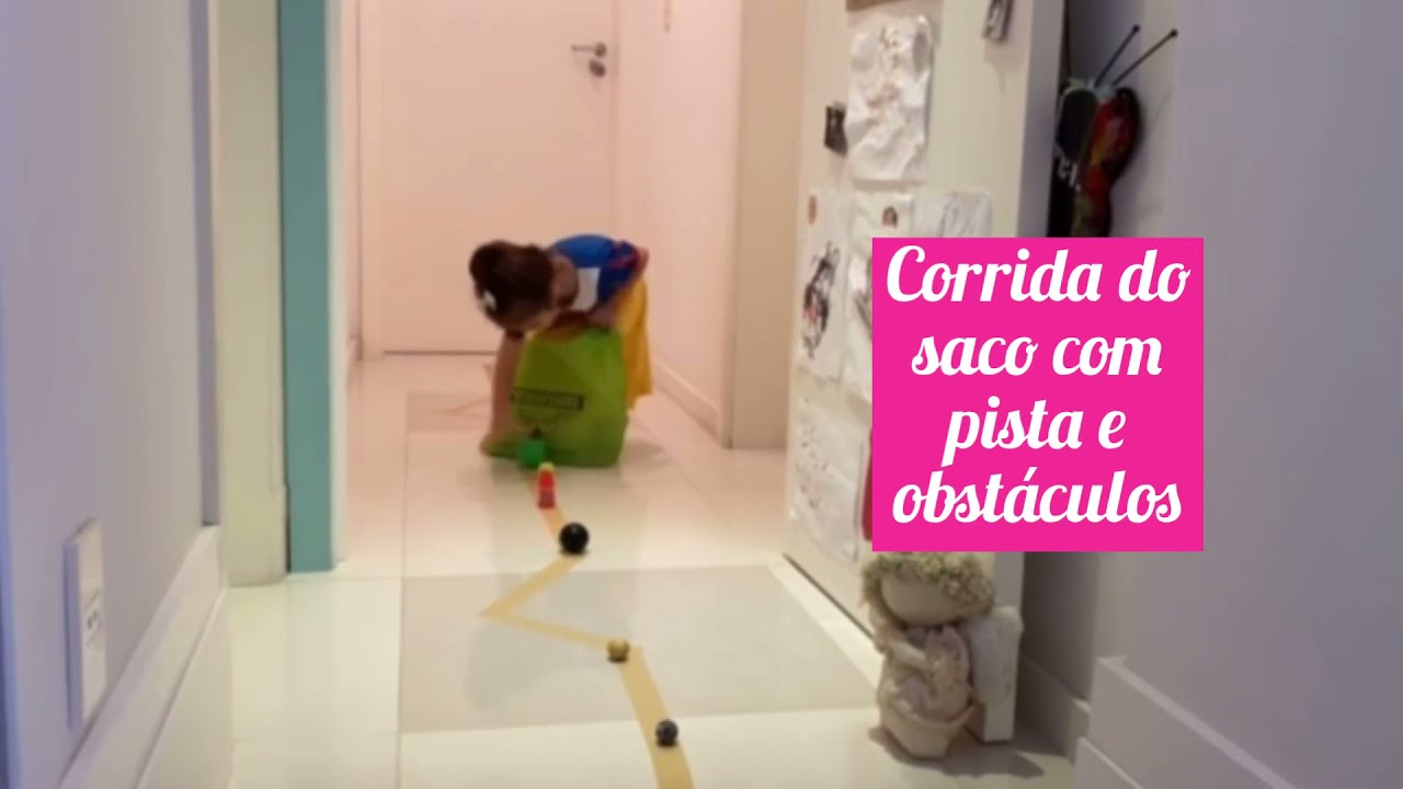 Brincadeira Corrida de Saco com Obstáculos 