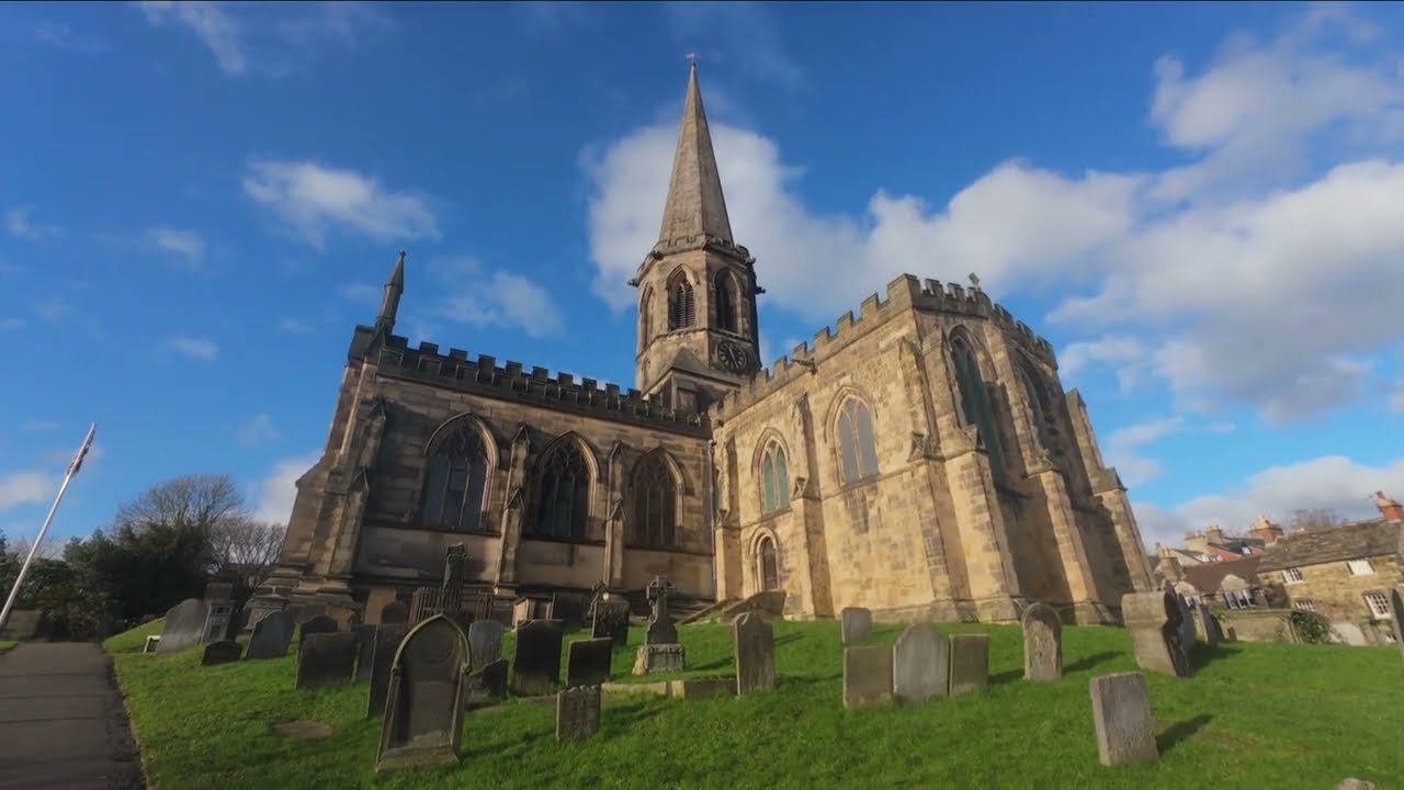 Экскурсия по центру города Бейквелл, известного своим бейквеллским пудингом, чистой и процветающе...