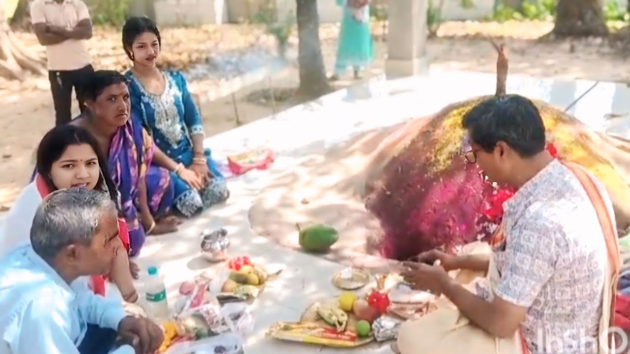 দলের শুভঃ দিনে মা শীতলা কাছে পুজো দিতে গেলাম।জয় মা শীতলা🙏