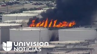 Imágenes aéreas del incendio en una planta petrolera de Houston