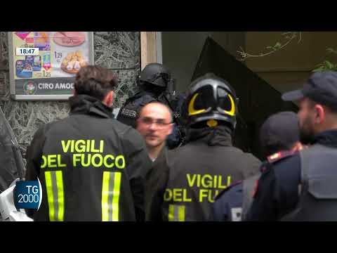 Video Napoli, rapina in banca con 25 ostaggi. Caccia alla 'banda del buco'