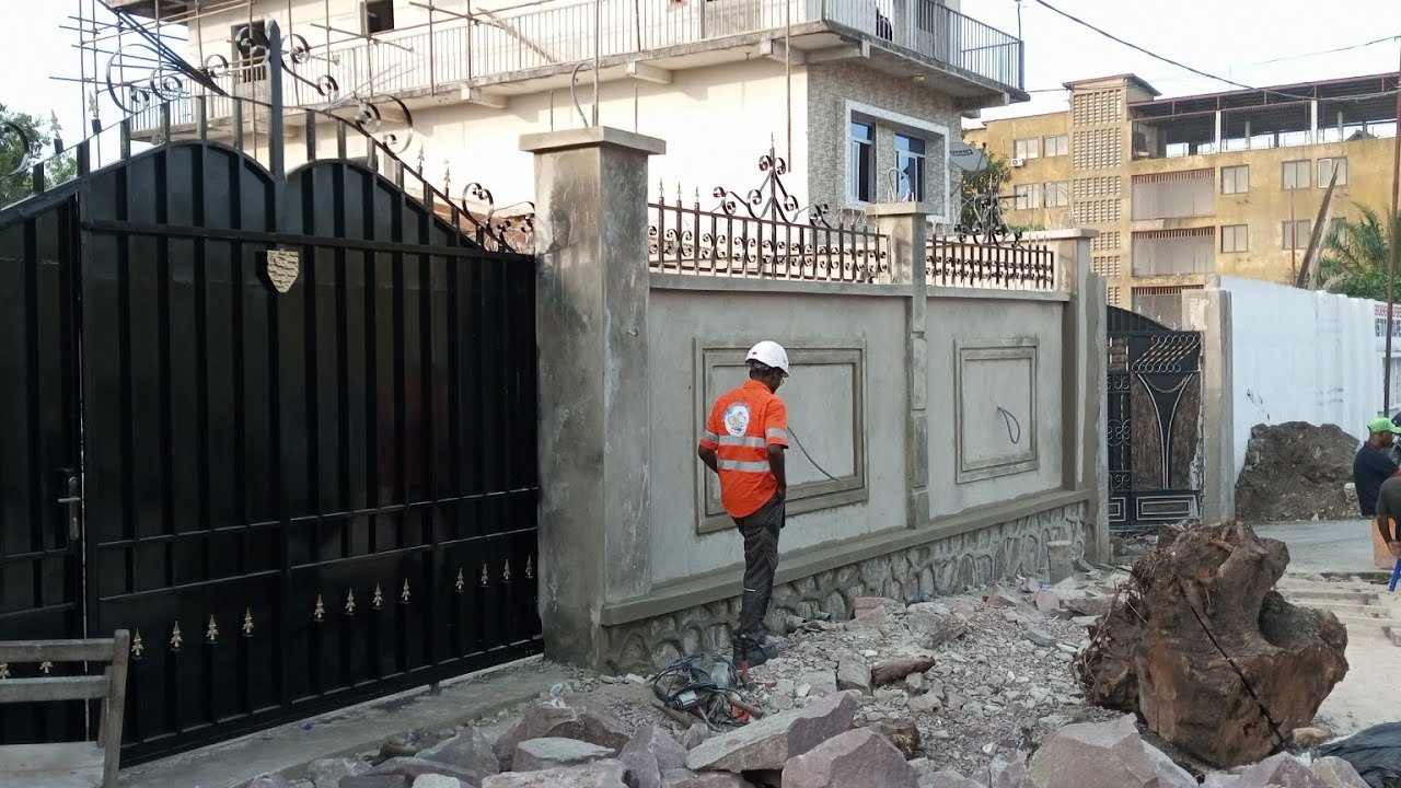 GCI: RÉALISATION D'1 MUR DE CLÔTURE DE 20/15M + PORTAIL COULISSANT  A N'sele Plaza/ UE Délai : 1MOIS