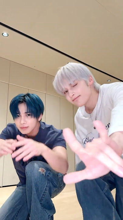 and we know ya like it 🎧 #TXT #TAEHYUN #HUENINGKAI