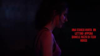 Una stanza vuota Un lettino appena TECH HOUSE DANIELE RIZZO DJ