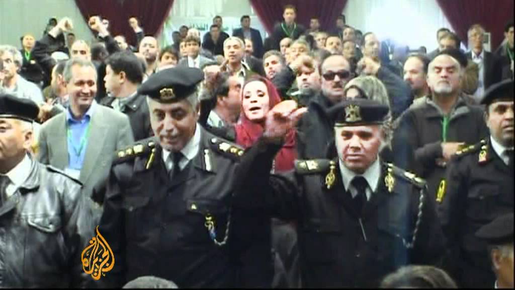 رئيس المخابرات السابق للقذافي "محتجز"