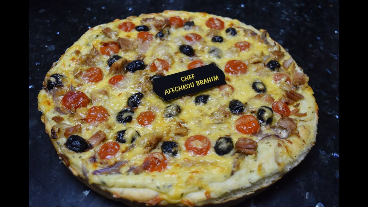 بيتزا بالصلصة البيضاء و التونة لن تجد مثلها حتى في المحلات التجارية 😋 بعجينة رطبة وبكمية كبيرة