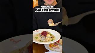 obiad w galerii sztuki