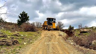 How the Deere 670 grader created mountain roads. #motorgrader #grader #johndeere