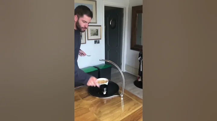 U CAN'T SPILL OF THIS TRAY!