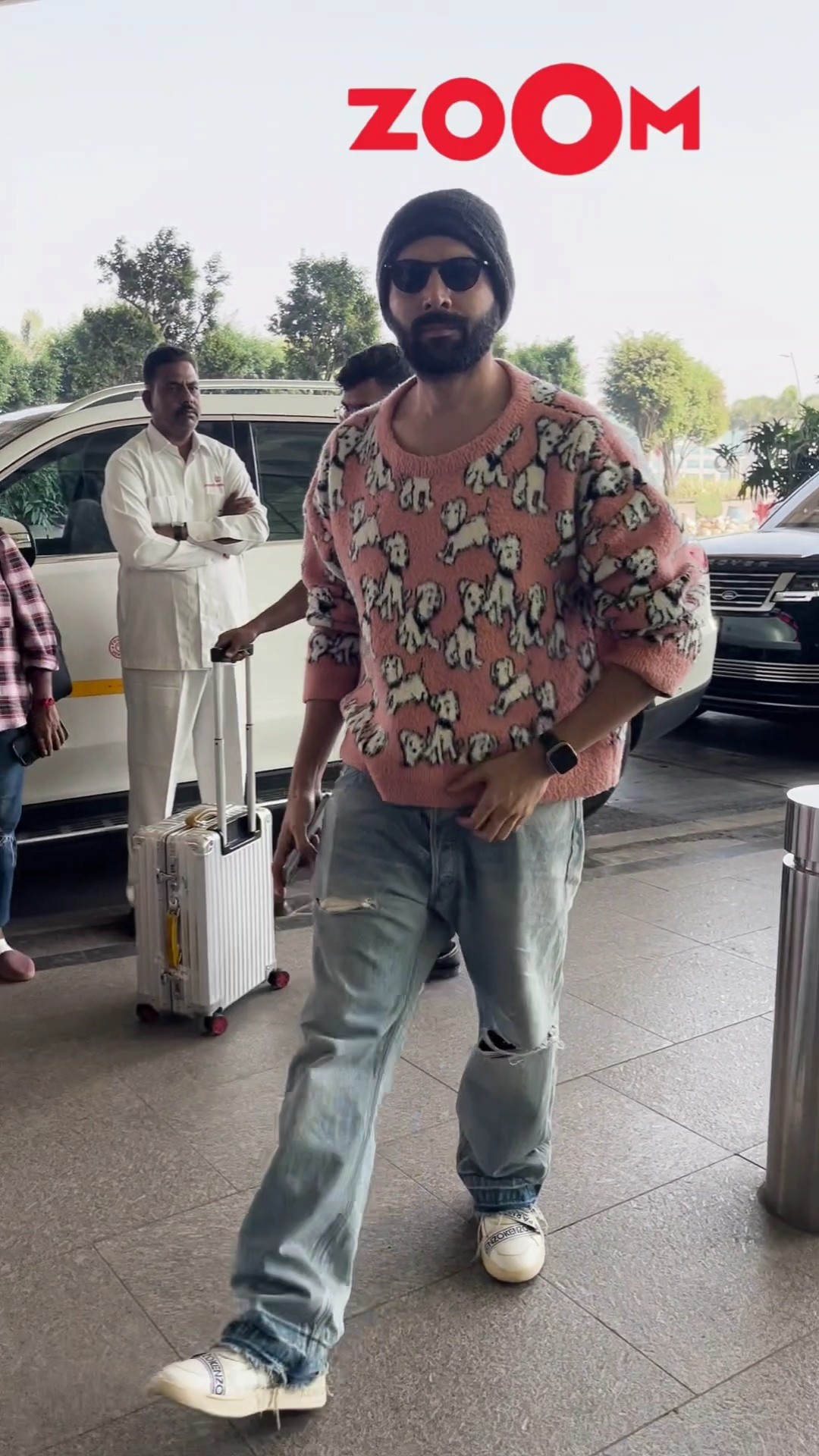 Kartik Aaryan's SWAG entry at the airport ? #kartikaaryan #shorts