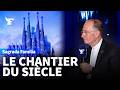 Dans la Sagrada Familia avec son recteur avant la visite de Léon XIV