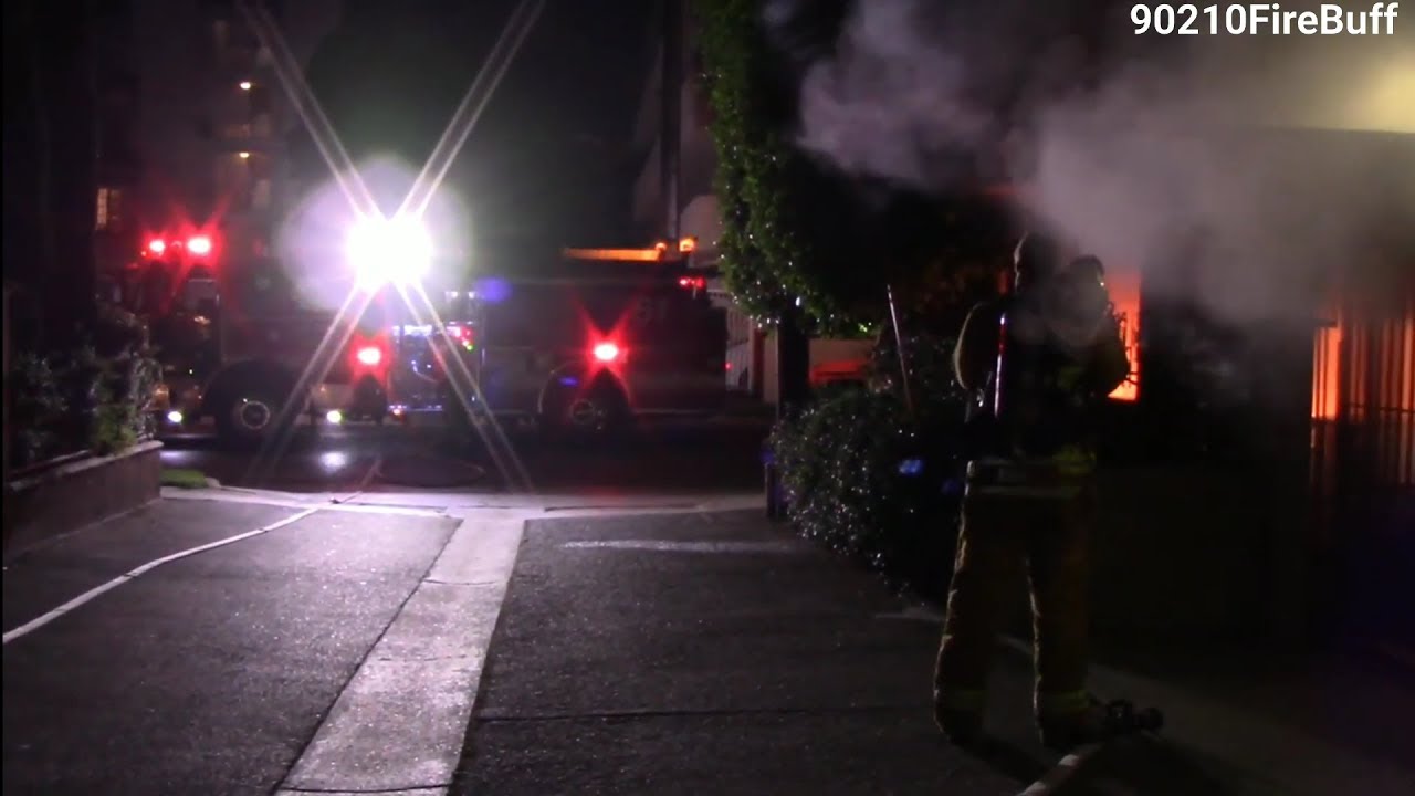 LAFD Engine 61 Puts Out Vehicle Fire Inside of a Garage - YouTube