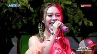 ELSA SAFITRI MENARI DI ATAS LUKA