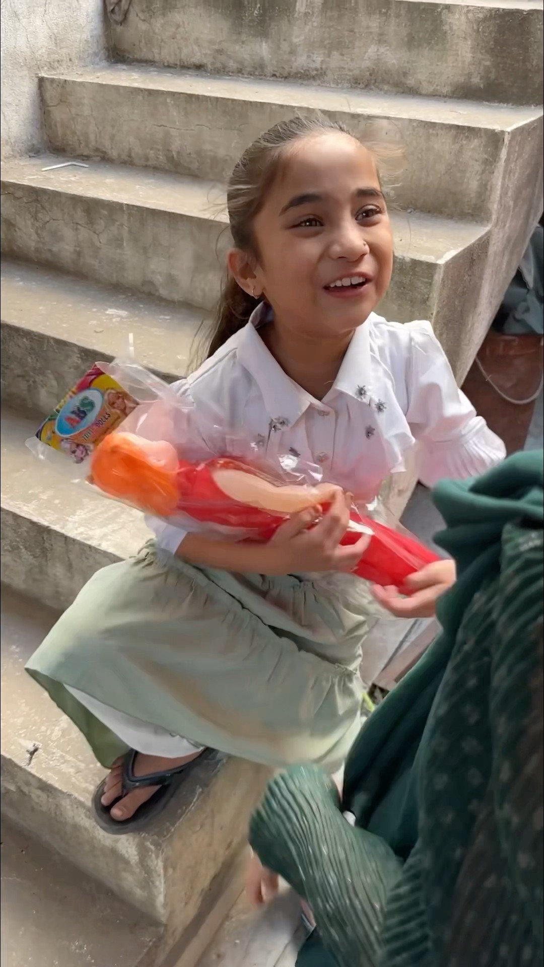 badi bahen ne choti bahen ko dilai guddan??? #shorts #emotiona #youtubeshorts #short