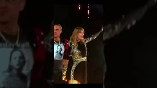 Taylor Swift and Robbie Williams sing the evocative song Angels pt4